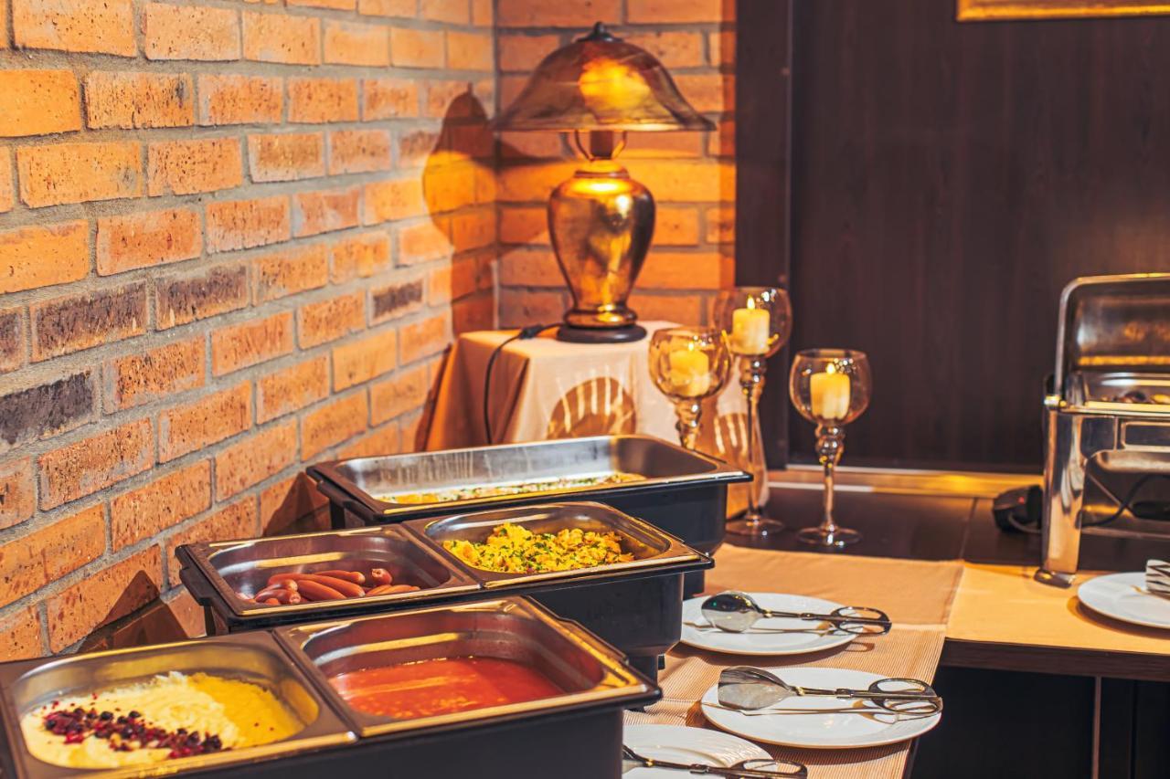 Komlo Hotel Gyula Luaran gambar