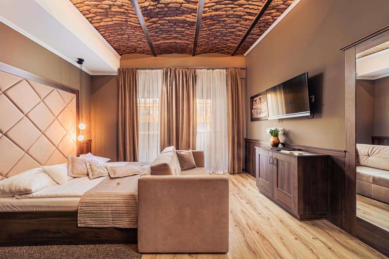Komlo Hotel Gyula Luaran gambar