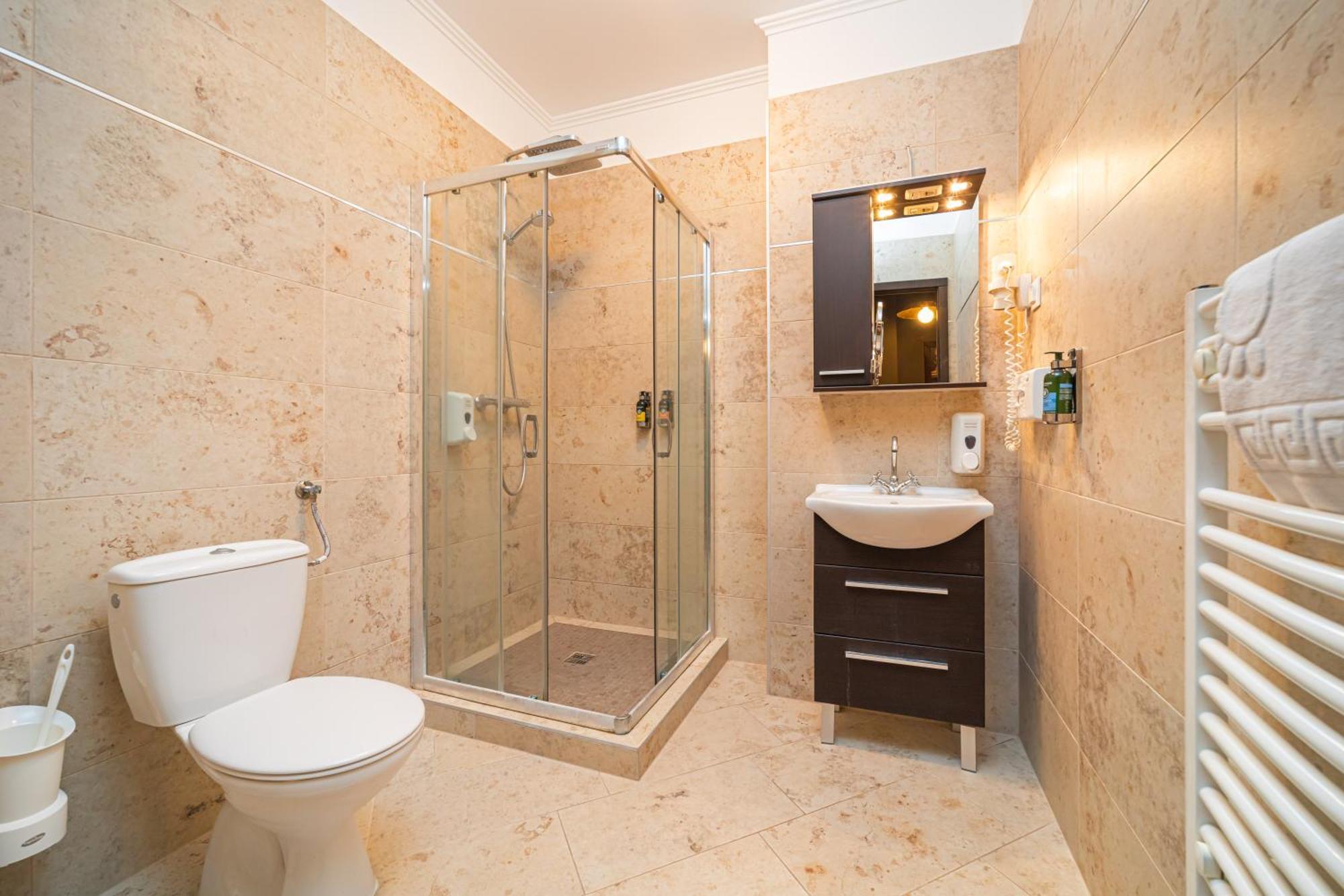Komlo Hotel Gyula Luaran gambar
