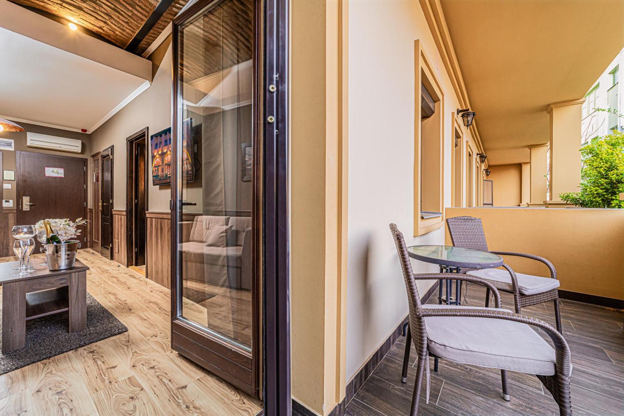 Komlo Hotel Gyula Luaran gambar