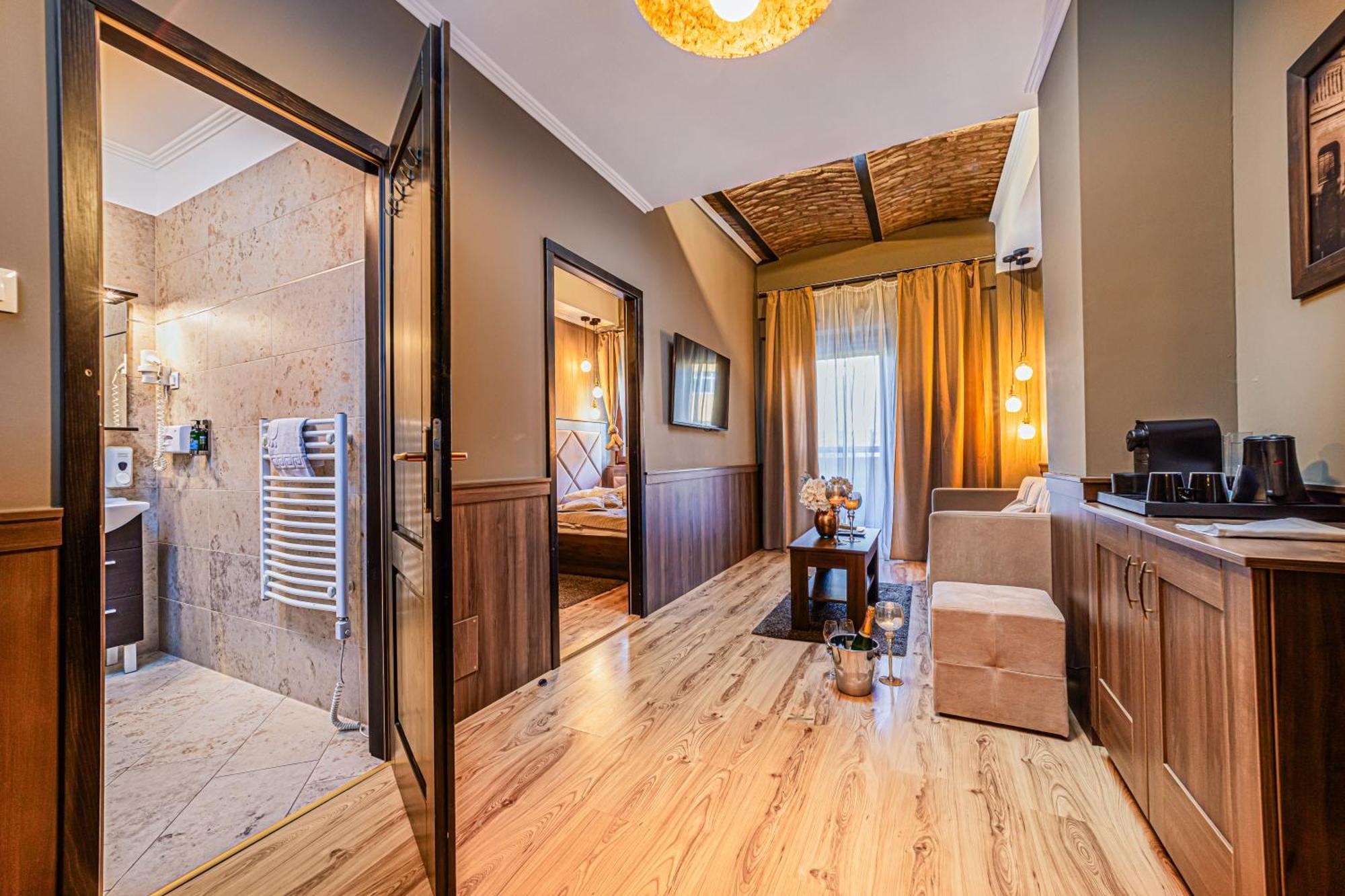 Komlo Hotel Gyula Luaran gambar