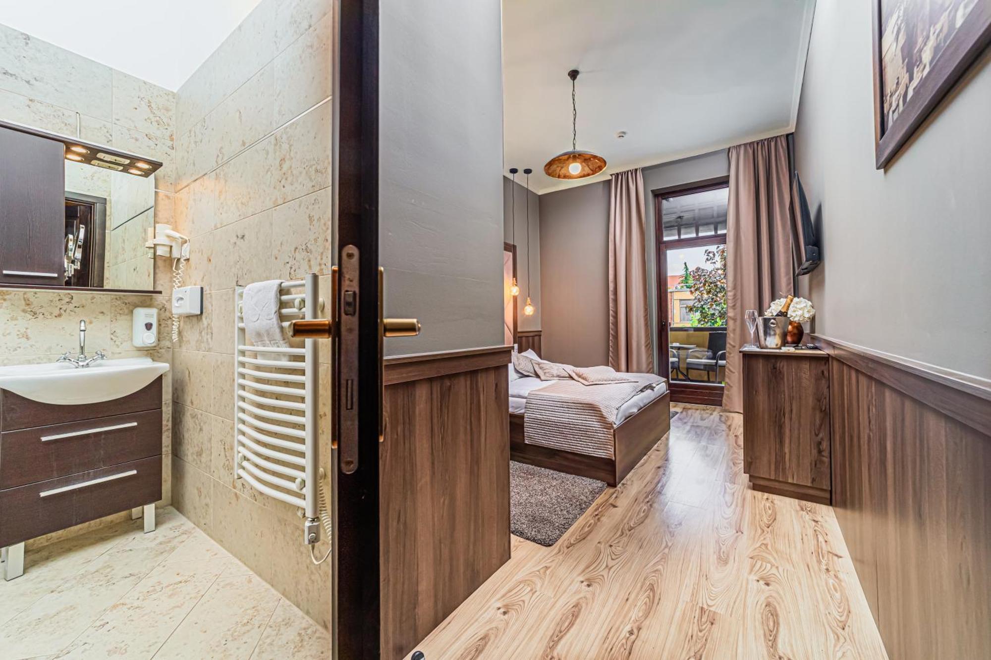 Komlo Hotel Gyula Luaran gambar
