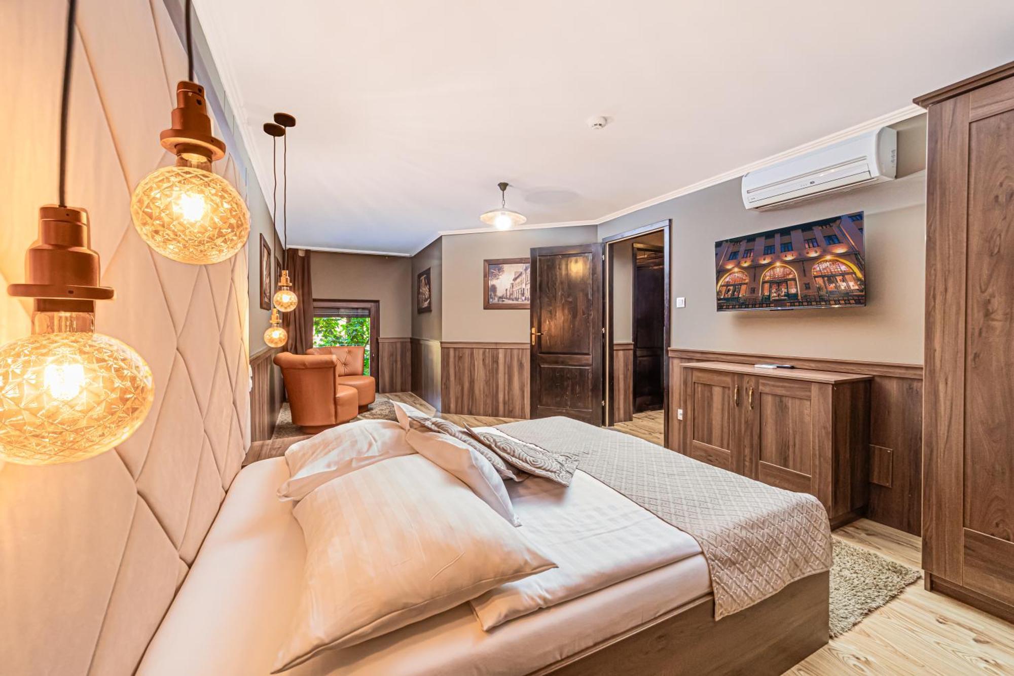Komlo Hotel Gyula Luaran gambar