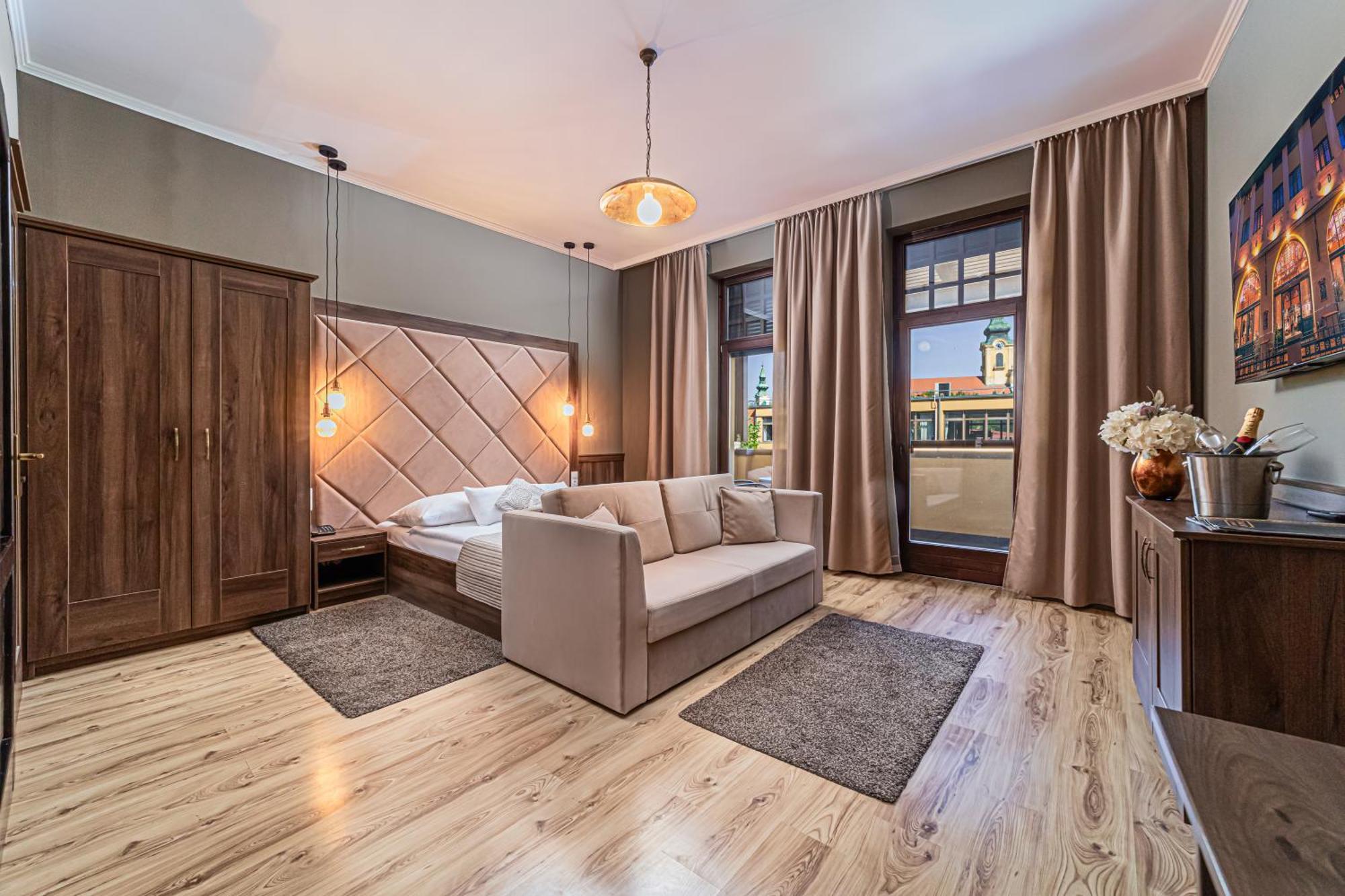 Komlo Hotel Gyula Luaran gambar