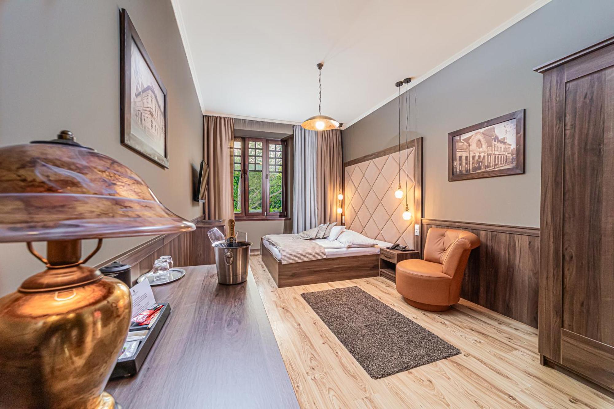 Komlo Hotel Gyula Luaran gambar