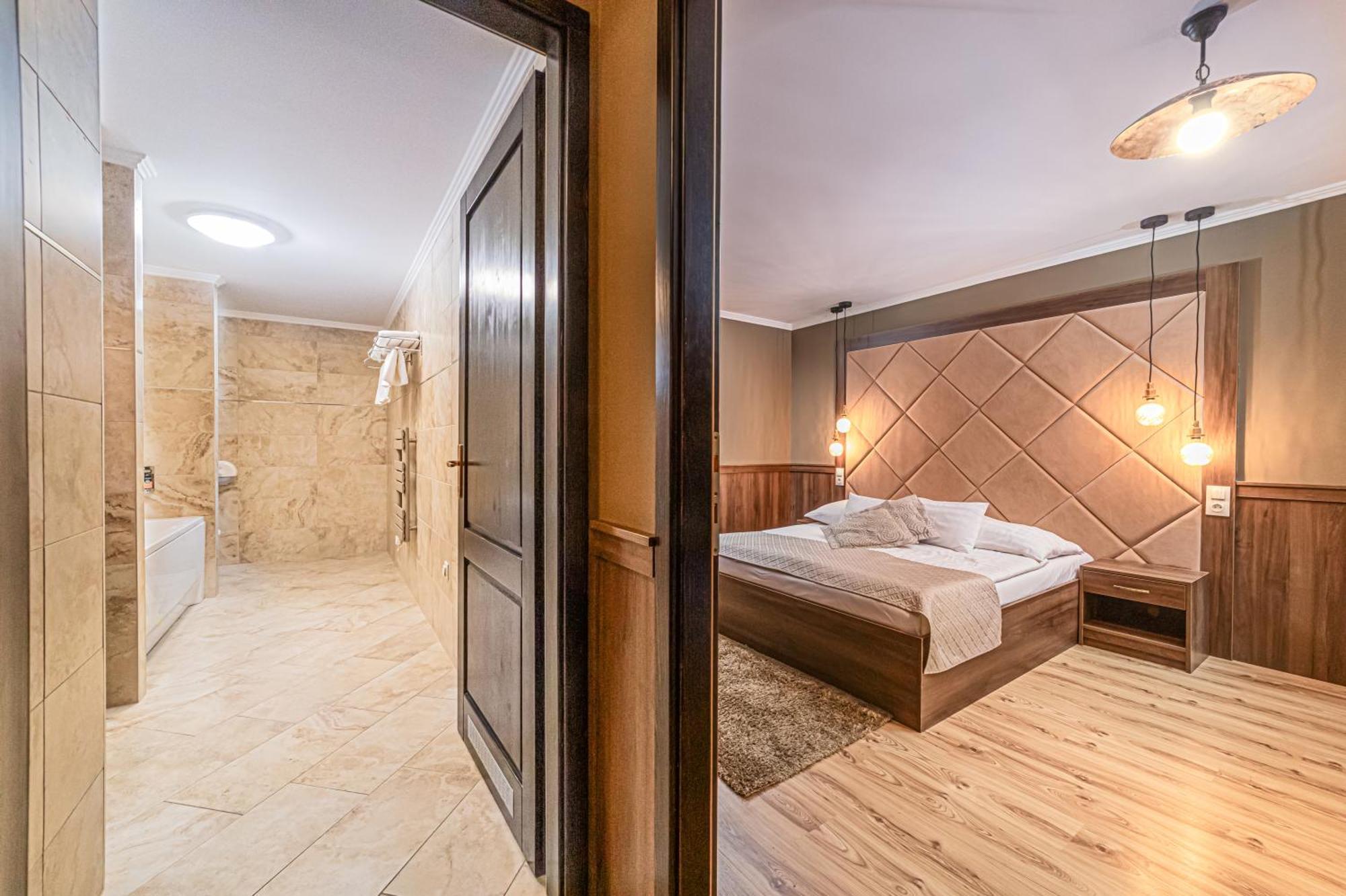 Komlo Hotel Gyula Luaran gambar