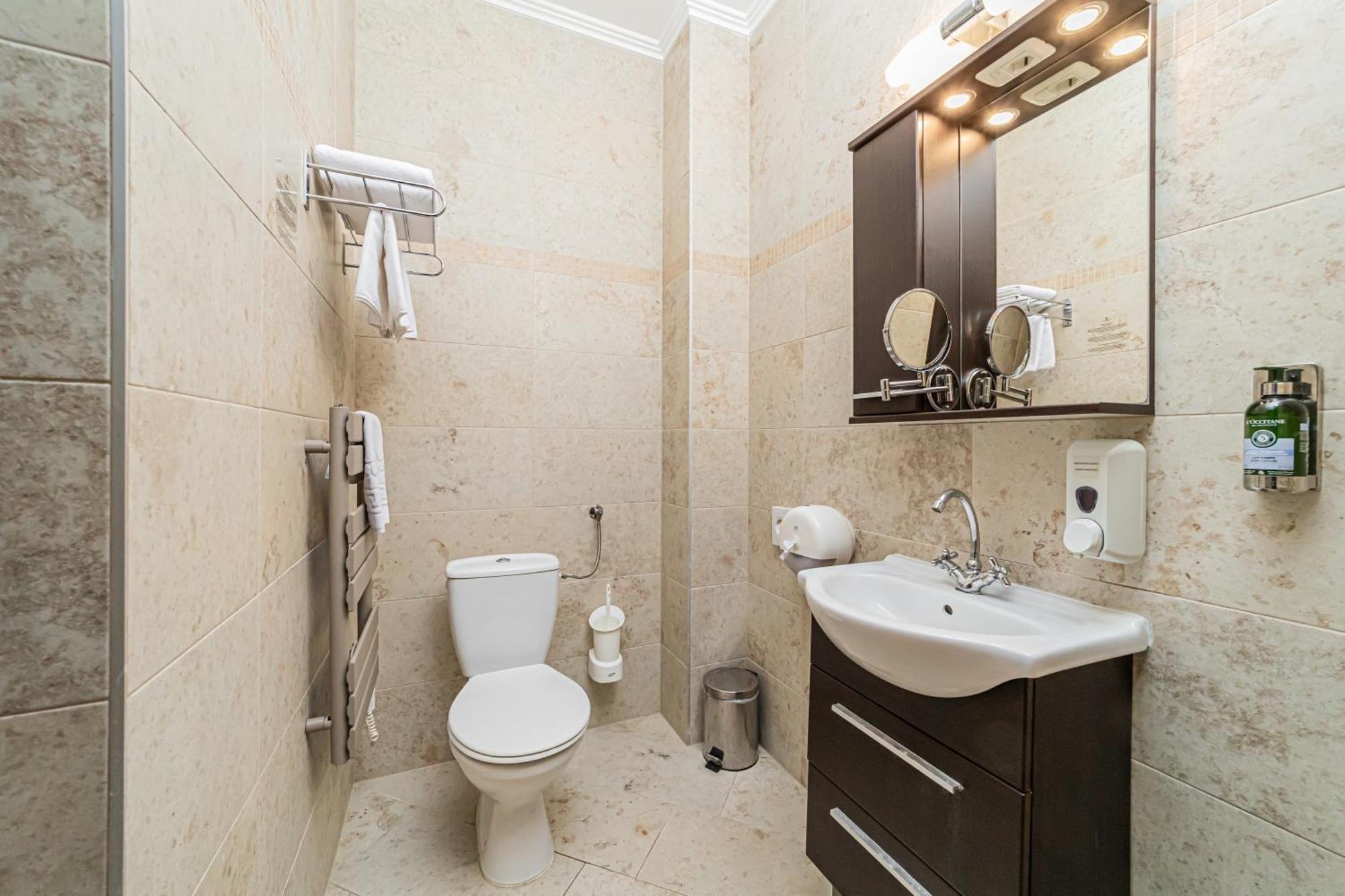 Komlo Hotel Gyula Luaran gambar
