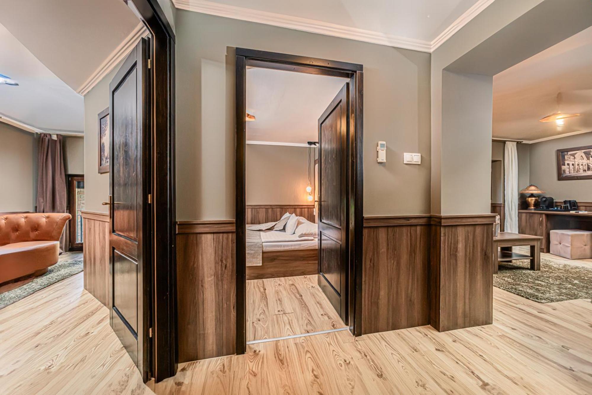 Komlo Hotel Gyula Luaran gambar
