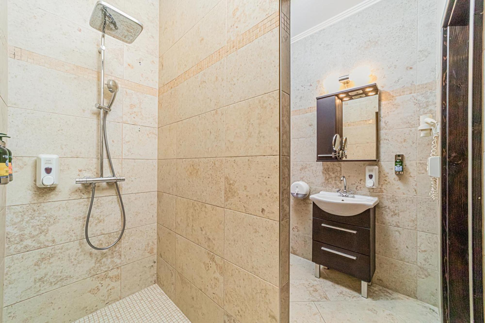 Komlo Hotel Gyula Luaran gambar